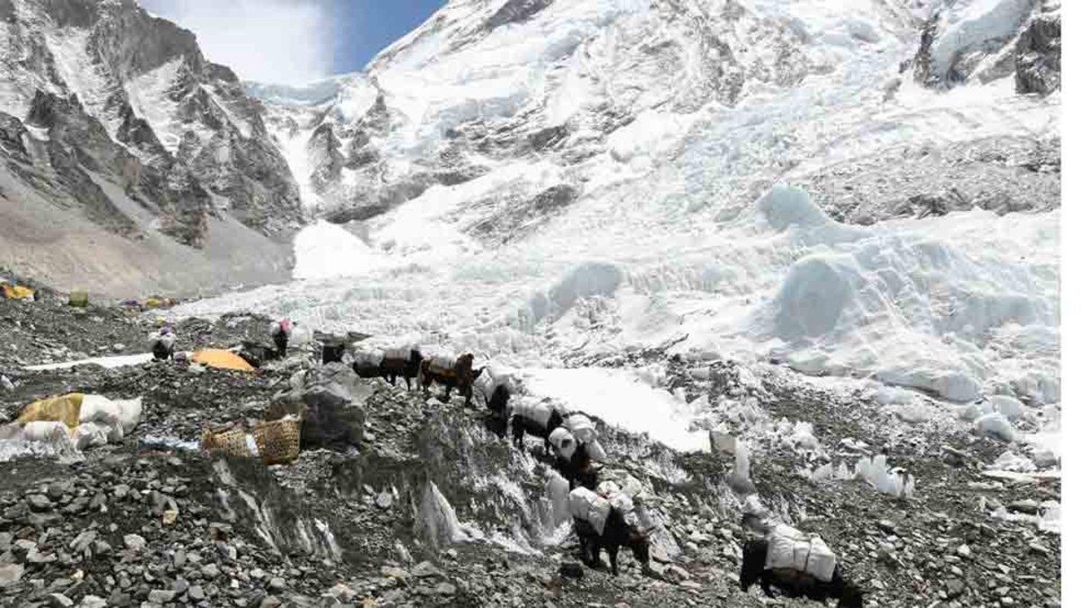 Se batió el récord de ascensiones en una jornada en el Everest