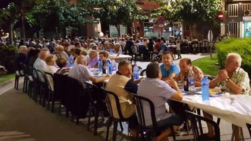 Cena de hermandad de la peña Pan y Toros en Vinaròs