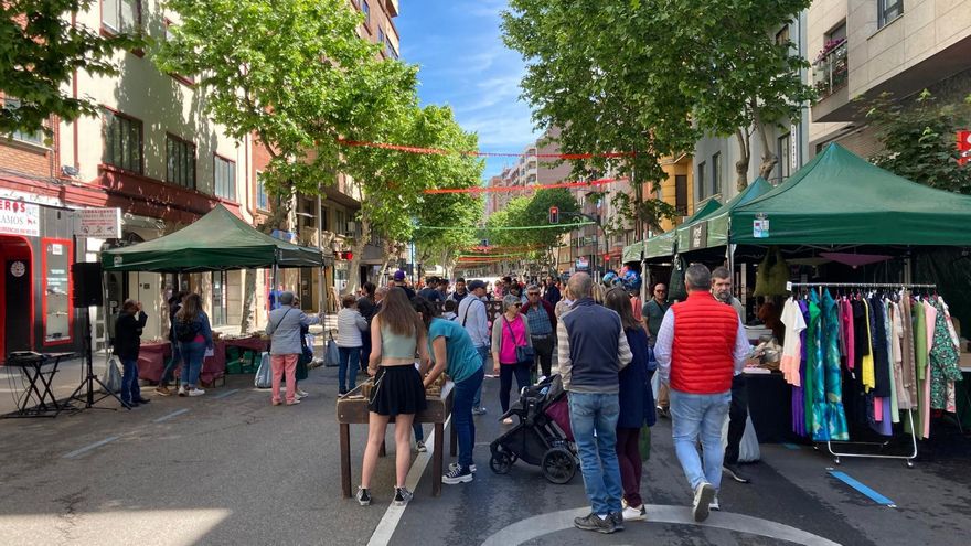 La Avenida de las Tres Cruces vibra en la Feria del Comercio