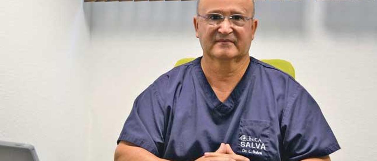 El oftalmólogo Luis Salvà en su consulta de Oftalmedic Clínica Salvà.