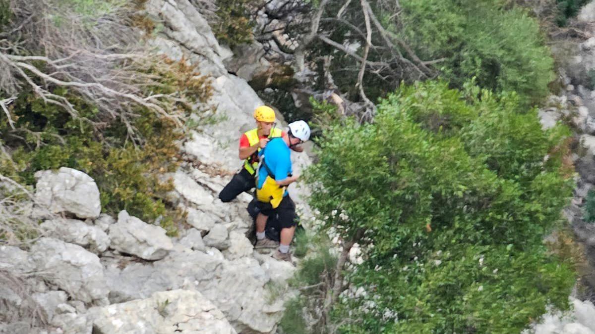 Así ha sido el rescate a dos excursionistas evacuados al refugio de Tossals Verds