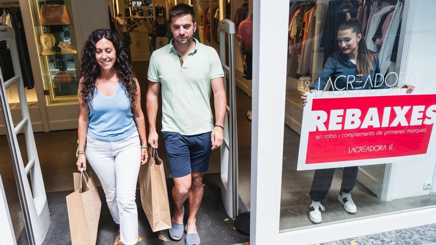 El comerç manresà arrenca optimista unes rebaixes cada cop més avançades