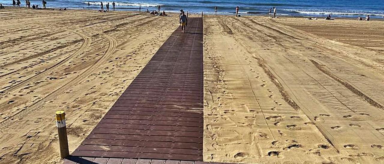 El Plan de Accesibilidad arranca con más pasarelas en las playas del Sur -  La Provincia