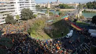 Miles de personas se concentran en defensa de Andalucía en Sevilla