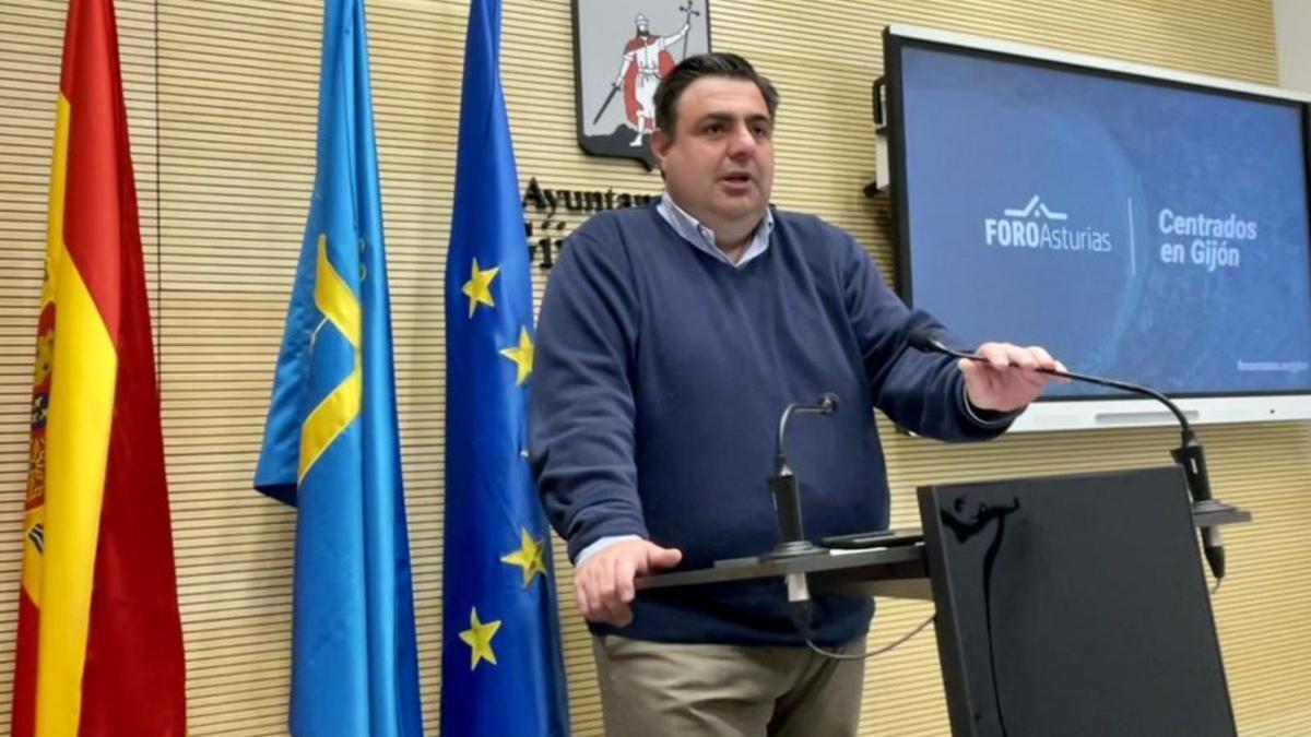 Pelayo Barcia, ayer, durante su rueda de prensa en el Ayuntamiento.