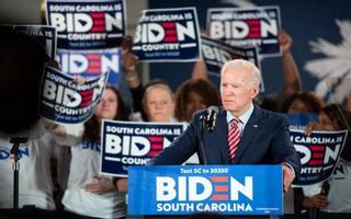 Biden arrasa en Carolina del Sur y redefine las primarias