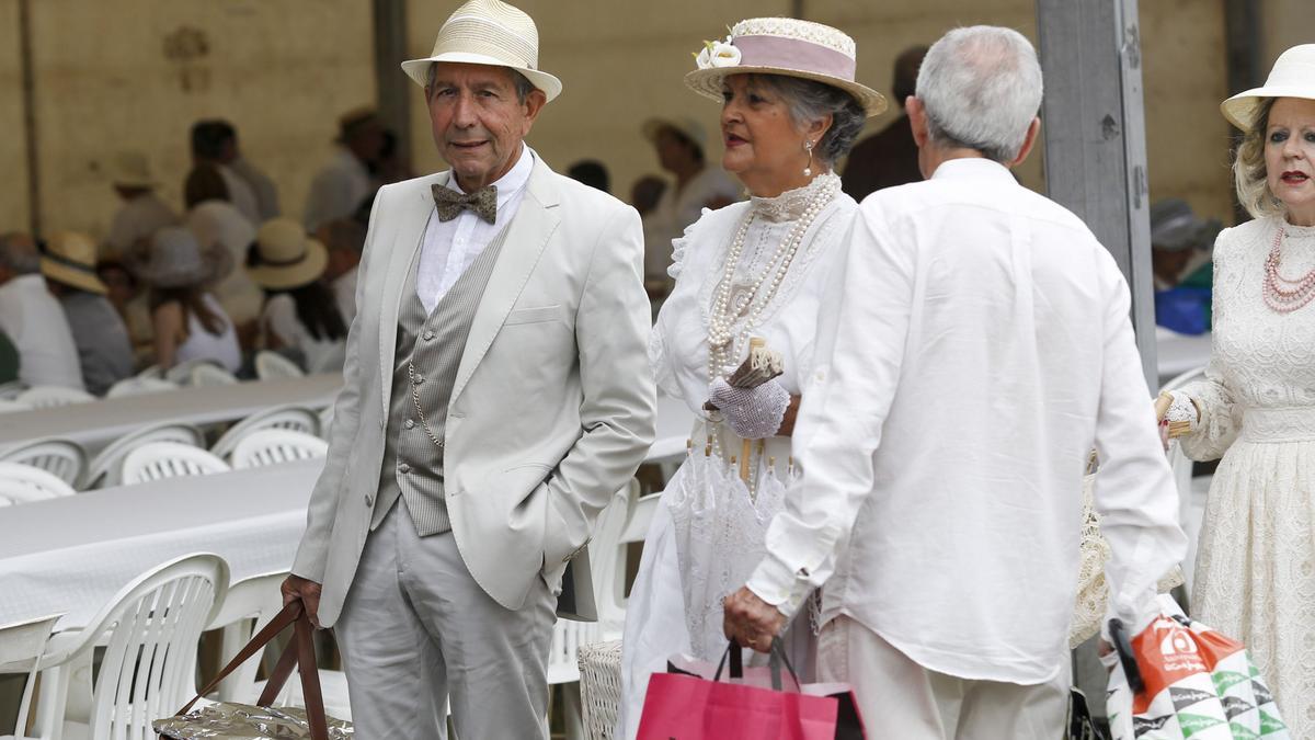 Participantes en una pasada edición de la fiesta de los indianos en Trasona, en Corvera.