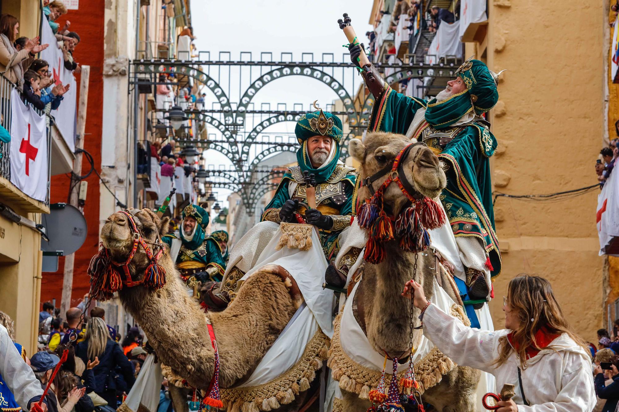 Espectaculares boatos y carrozas en las Fiestas de Alcoy