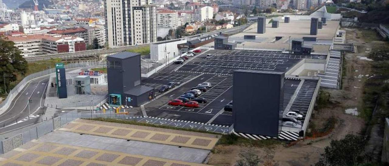 Vista de la estación de Urzáiz, donde se proyecta el complejo intermodal de transportes. // Marta G. Brea