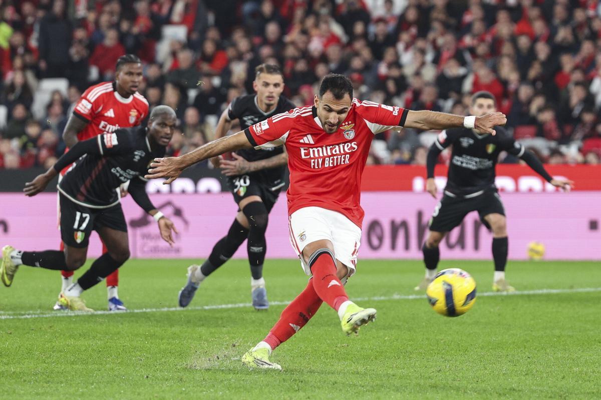 El jugador del Benfica Vangelis Pavlidis durante el partido de la Liga Portuguesa que han jugado SL Benfica y Estrela da Amadora, en Lisboa, Portugal