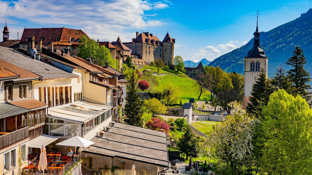 Viaje a Gruyères: un pueblo medieval en mitad de los Alpes, con castillo y que huele a queso