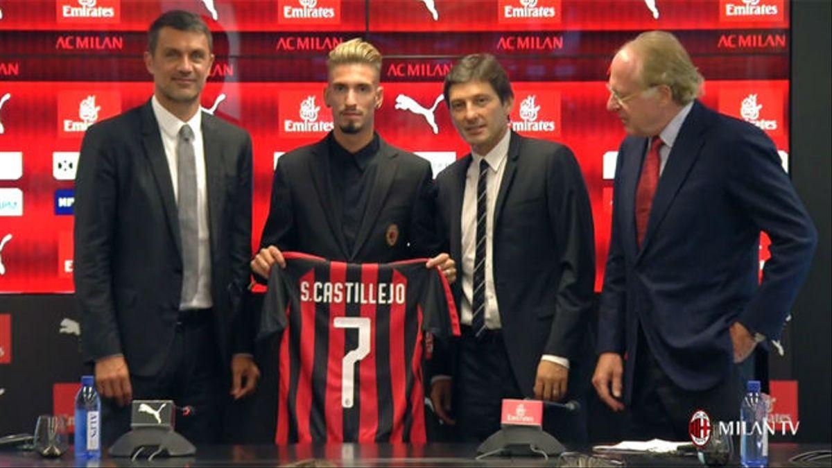 Castillejo en su presentación con el Milan
