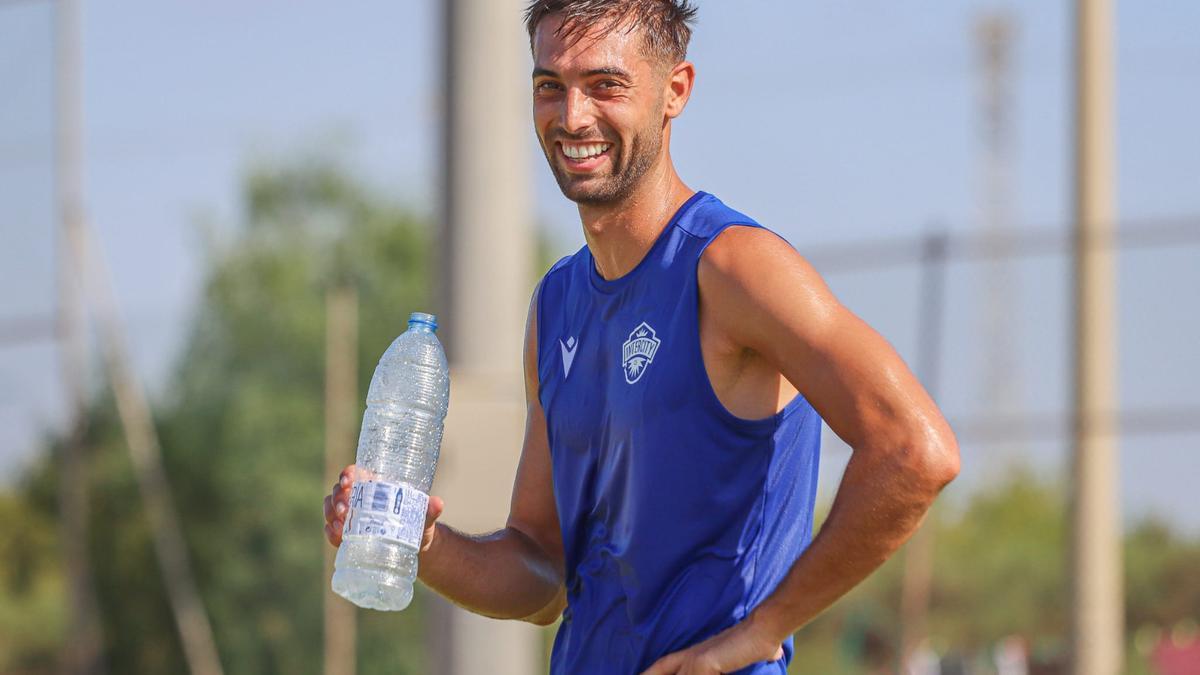 Miguel Marí en un entrenamiento