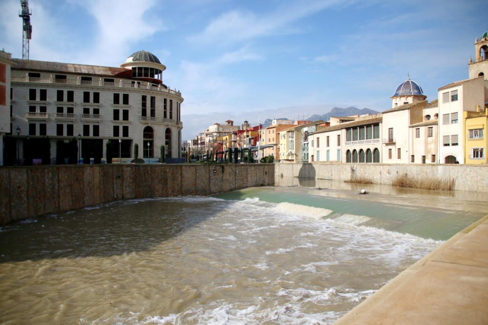 Las precipitaciones han provocado que el río registre un caudal de hasta 53 metros cúbicos por segundo, cuando lo habitual son 3 a su paso por Orihuela