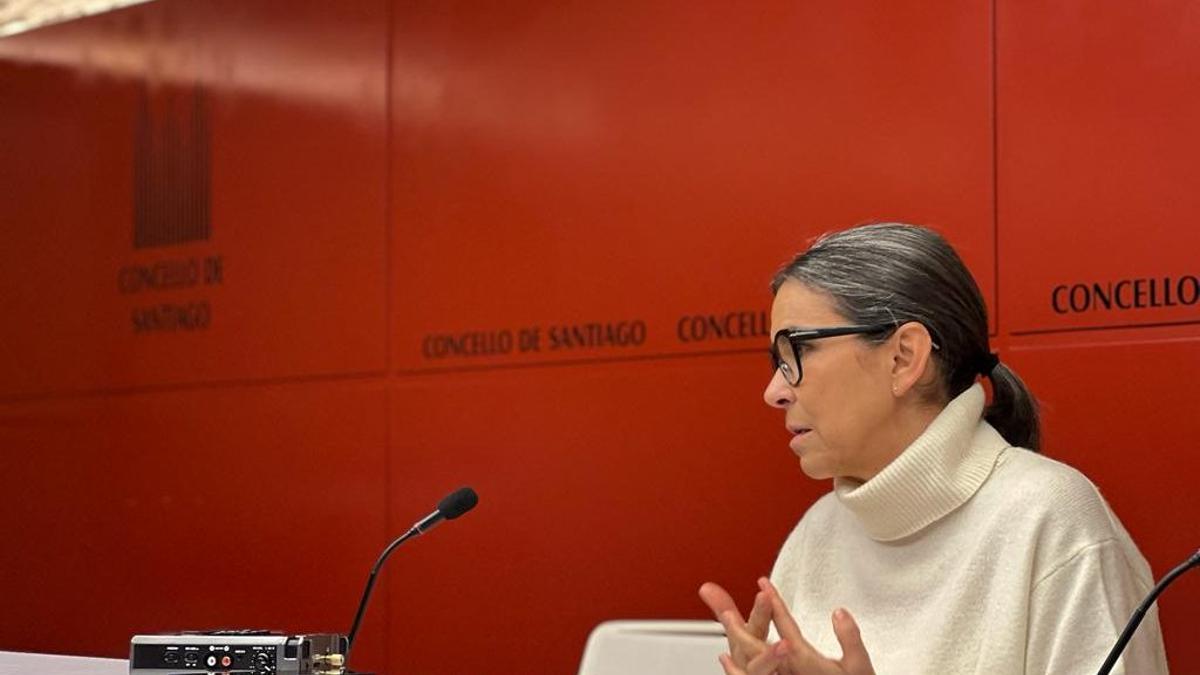 A primeira tenente de alcalde de Santiago, Mercedes Rosón, cualifica de &quot;ocorrencia&quot; a proposta de Vera para soterrar o tráfico entre A Senra e Virxe da Cerca