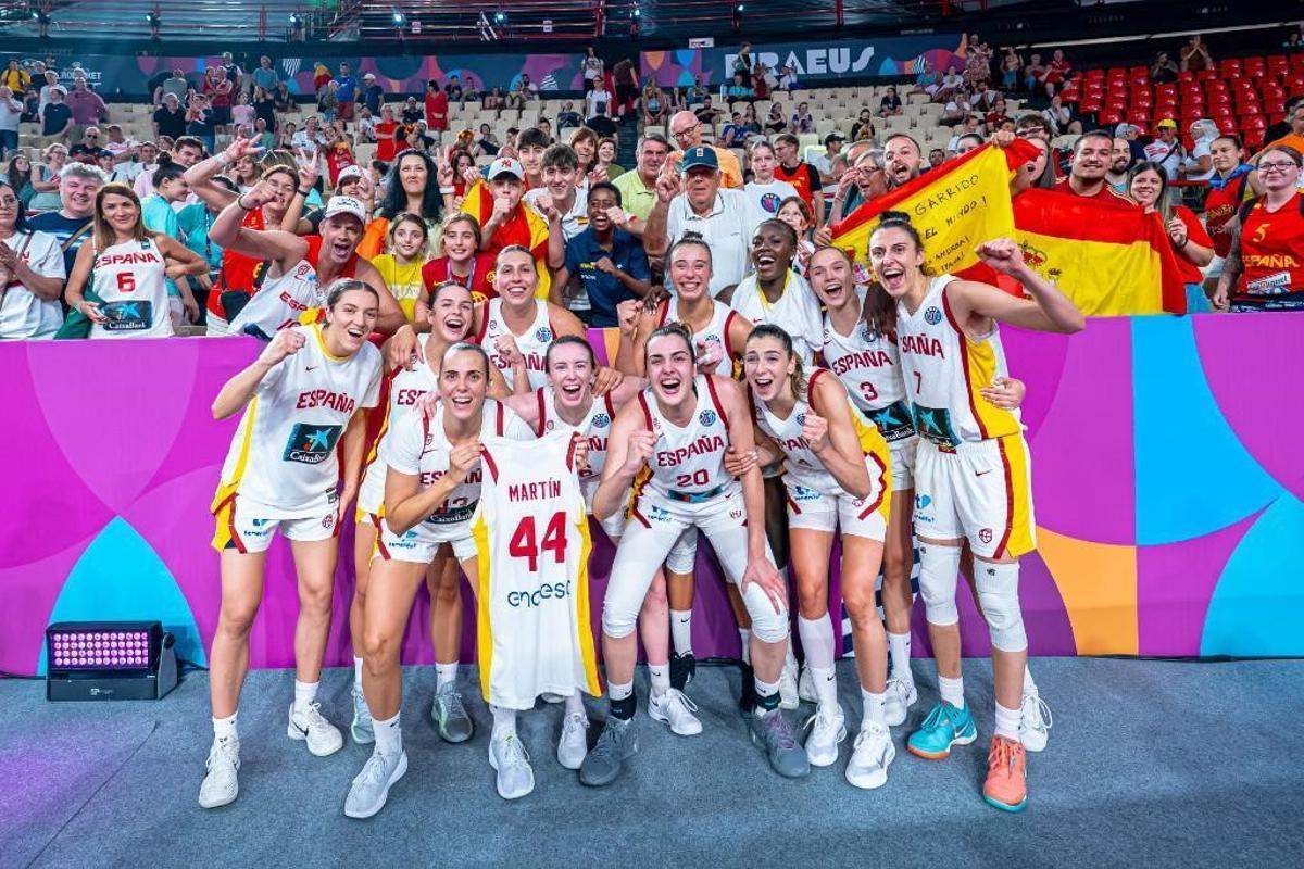 Todo el equipo se acordó de Iyana Martín, que tuvo que ser ingresada de urgencia y se perdió el partido de cuartos de final