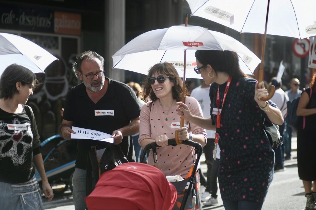 Madres, padres y menores participaron en la marcha de Ningún niño sin ATE este sábado en Murcia