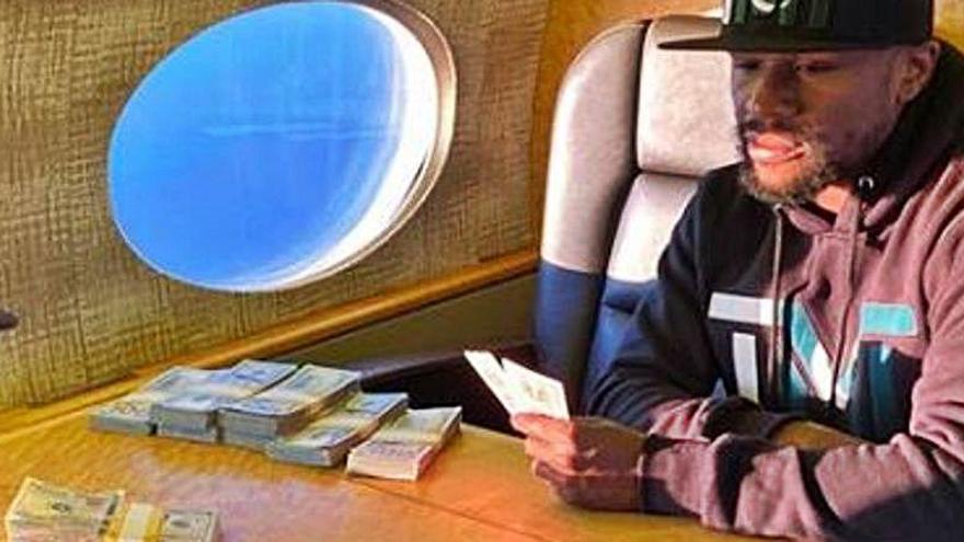 Floyd Mayweather, en su jet privado.