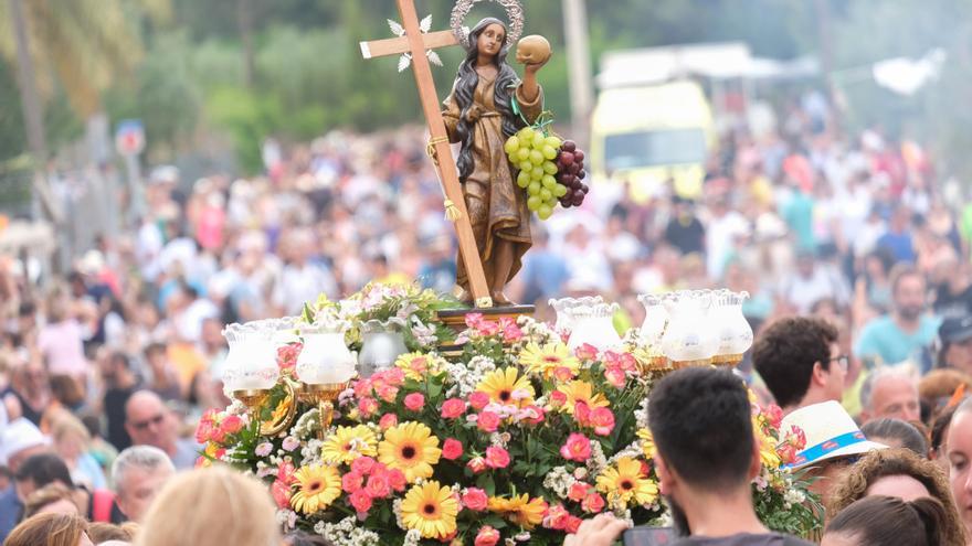 Multitudinaria acogida a la patrona de Novelda