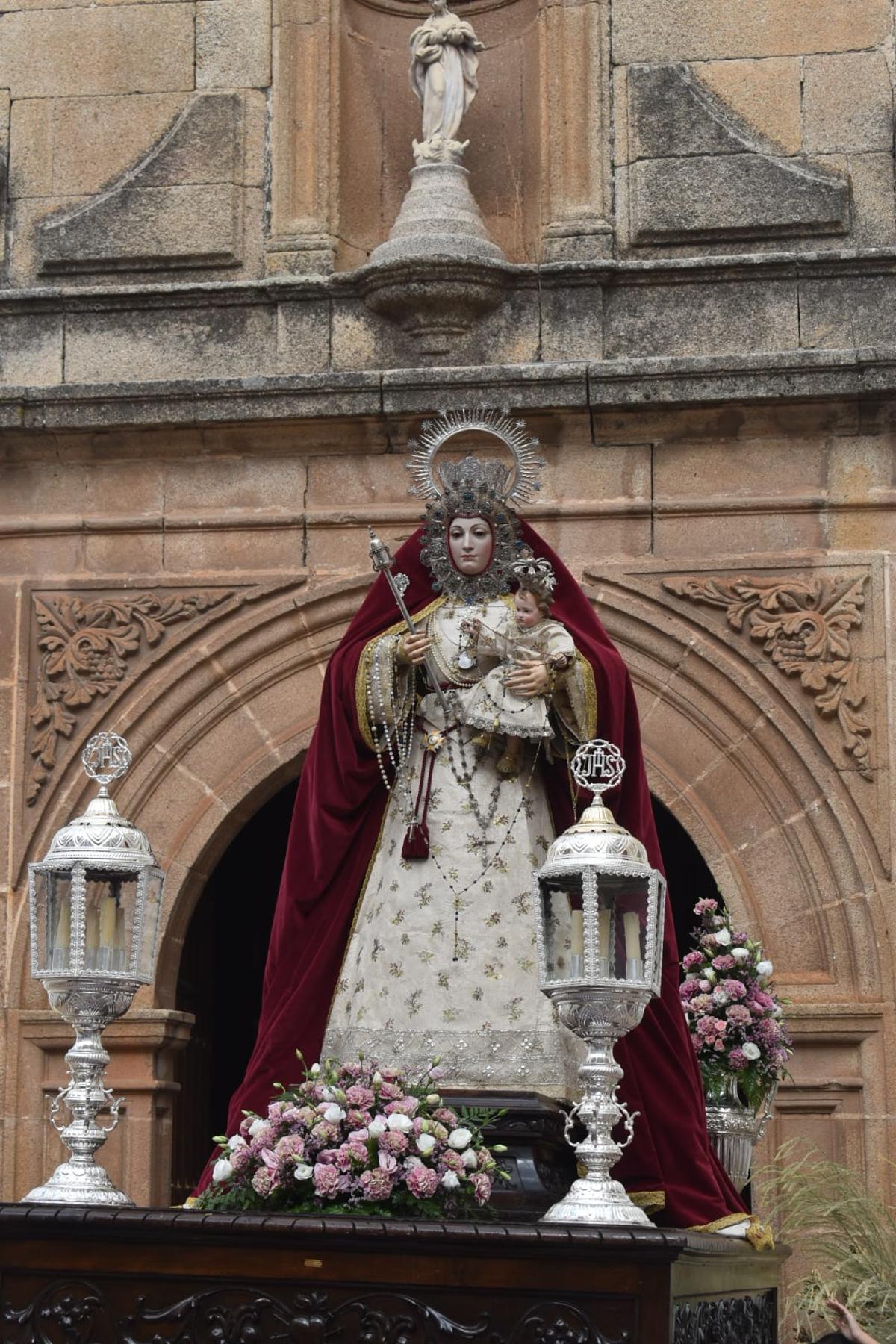 La Virgen del Rosario, en su salida en la Magna Mariana.