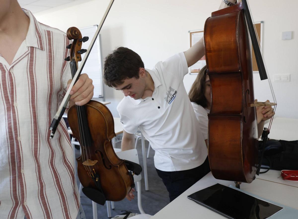En imágenes: La última sesión del taller de luthería en el conservatorio de Avilés