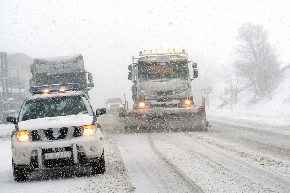 Temporal de nieve en el Puerto de Pajares