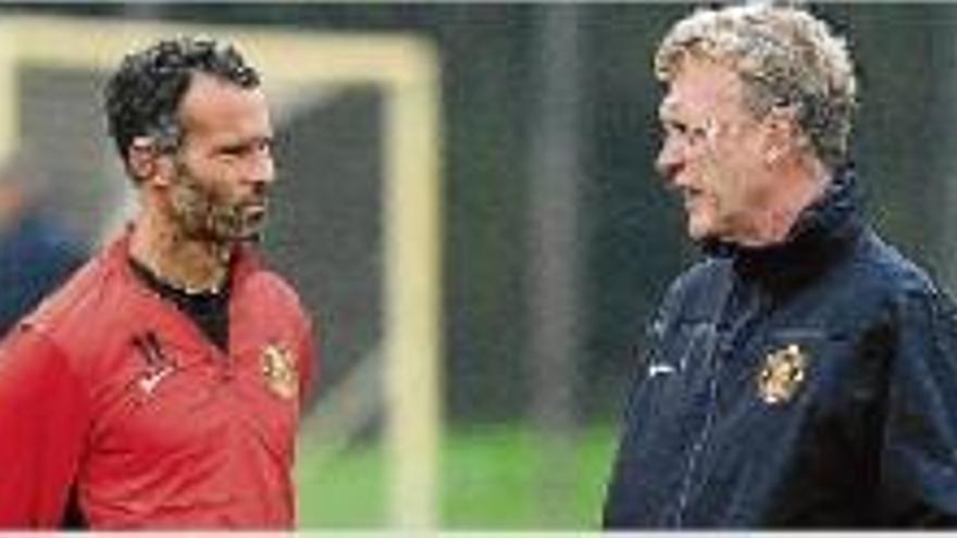 El United destitueix David Moyes  i l&#039;encara jugador Giggs el relleva