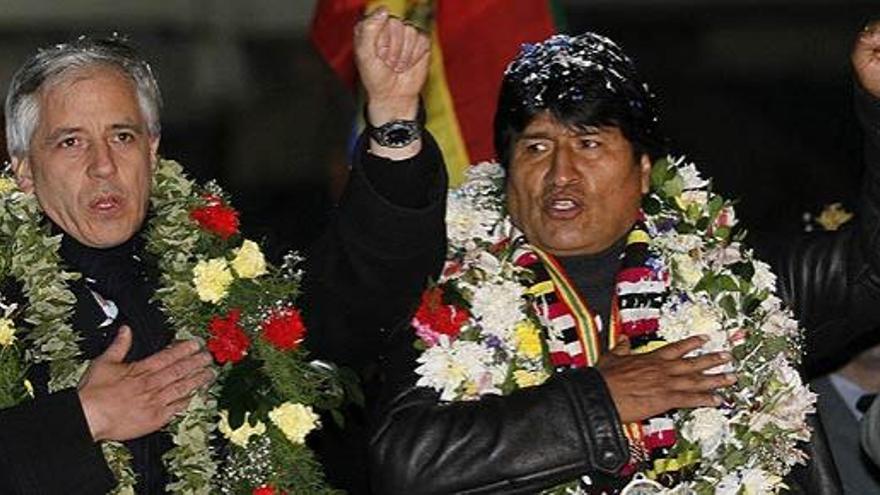 Evo Morales, en La Paz junto al vicepresidente boliviano.