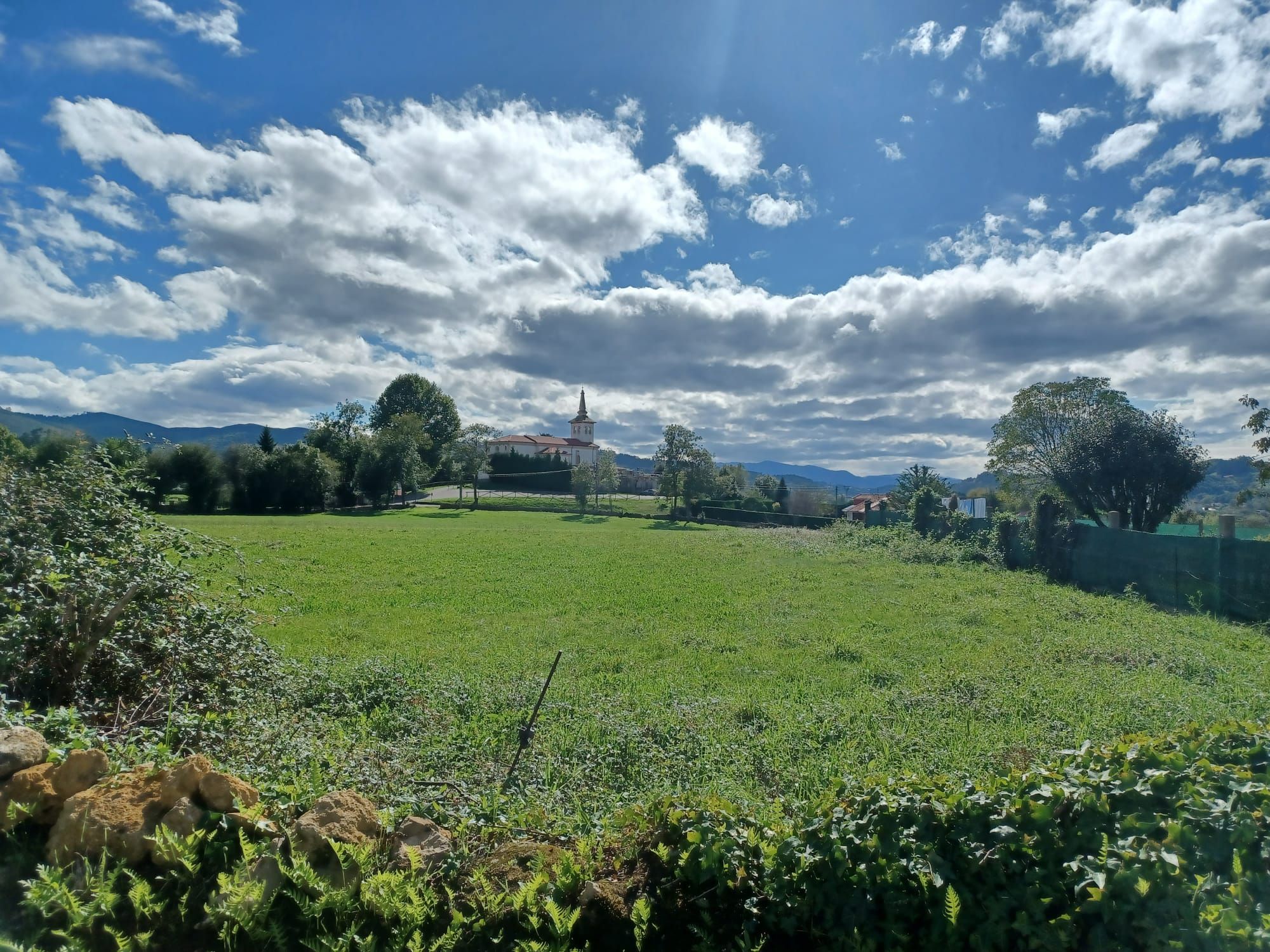 De San Cucao a Villanueva: el camino hacia las Torres Nuevas en uno de los tramos de la ruta de los palacios de Llanera