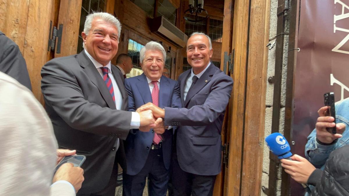 Joan Laporta, Rafa Yuste y Enrique Cerezo, en la comida de directivas antes del partido