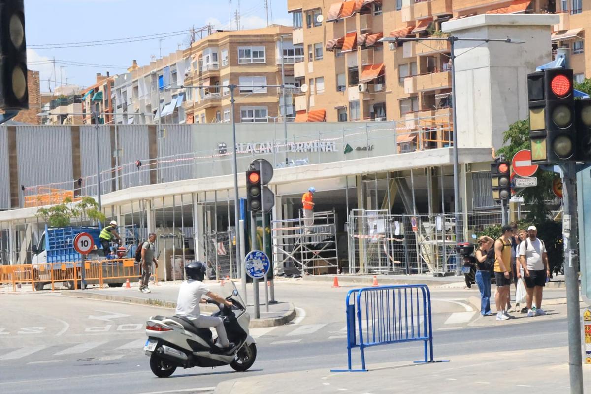 Obras en el nuevo parking de la estación de Alicante Término.