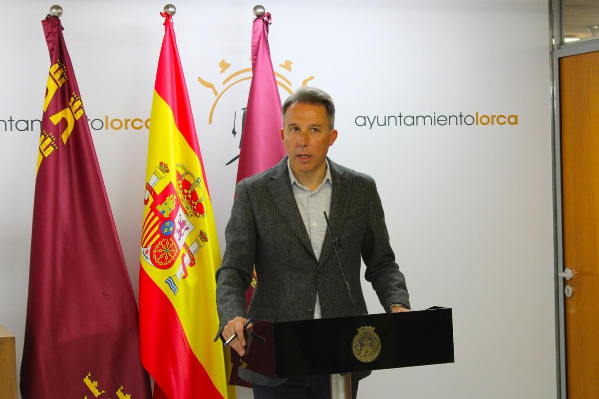 Fulgencio Gil daba cuenta del homenaje antes del Pleno de enero.