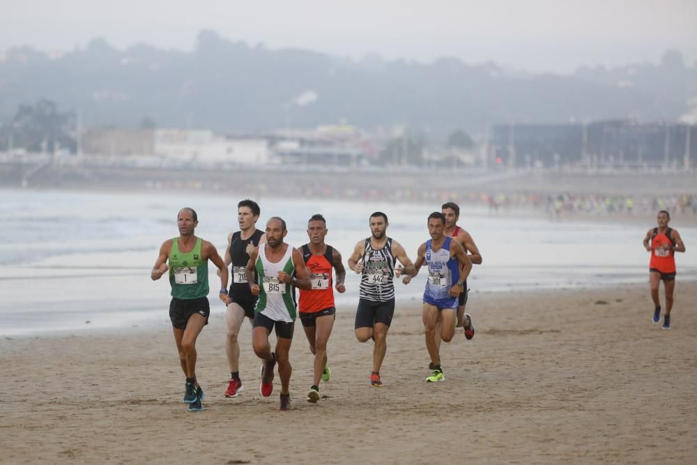 Carrera nocturna por la Playa de San Lorenzo