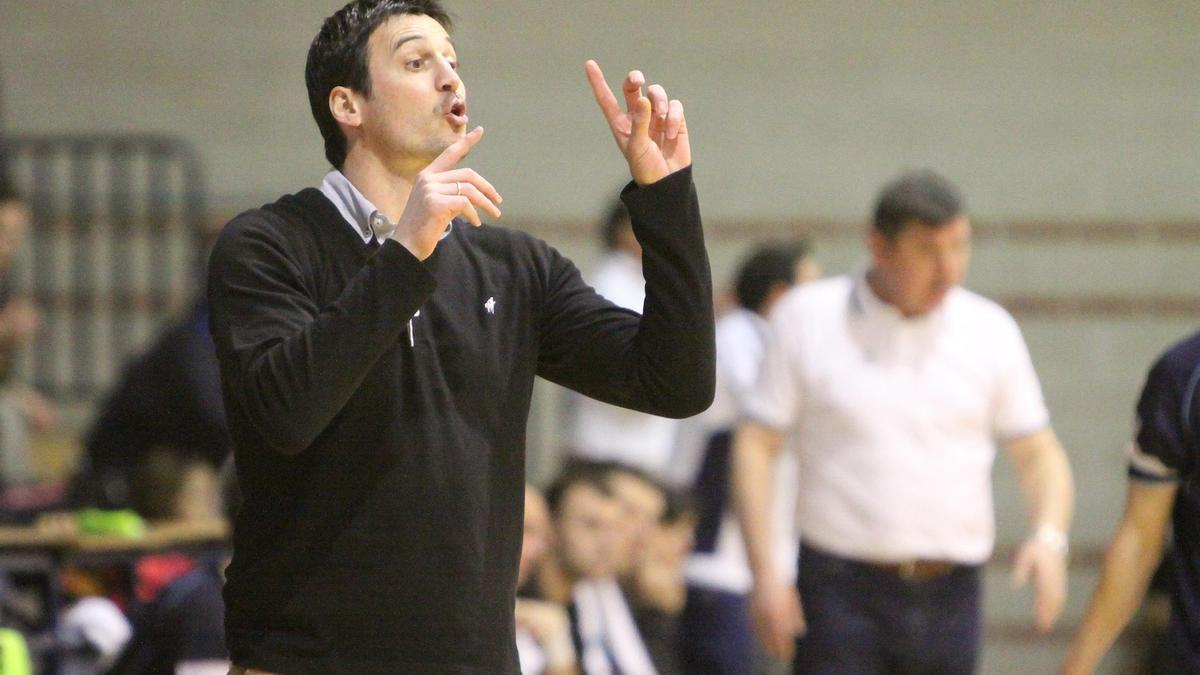 Mariano Ortega, en una imagen de archivo cuando era entrenador del BM Aragón