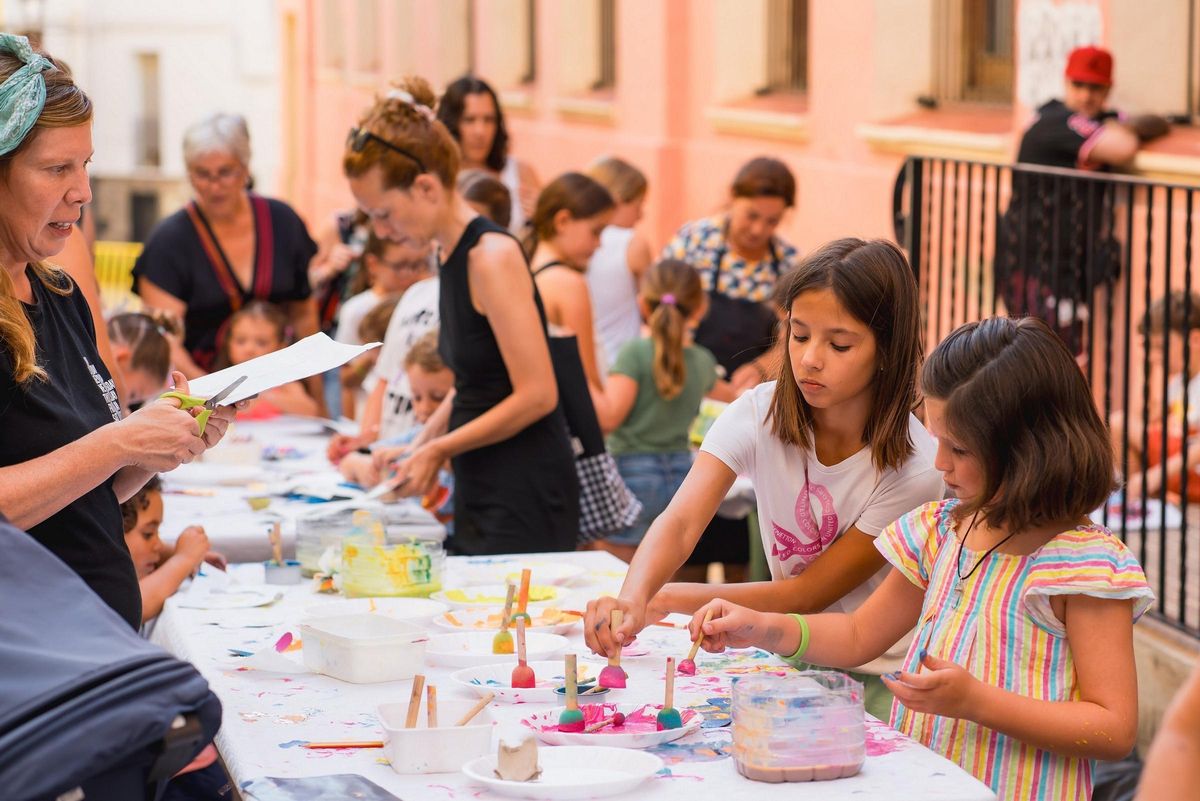 La programación incluye talleres artísticos infantiles y familiares.