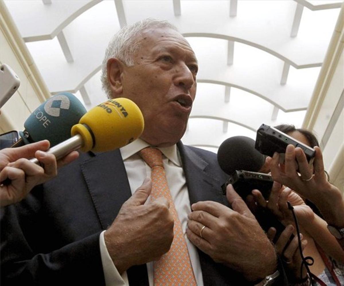 El ministre d’Afers Estrangers, García Margallo, als passadissos del Senat. El ministre d’Afers Estrangers, García Margallo, als passadissos del Senat.