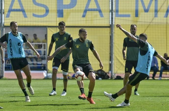 TELDE. Entrenamiento de la UDLP  | 02/04/2019 | Fotógrafo: José Pérez Curbelo