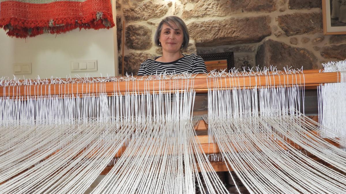 Inés Rodríguez, en el taller de Rir &amp; Co, en Allariz. // F. CASANOVA