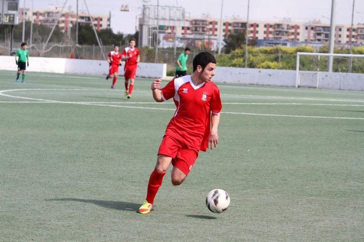 El árbitro mallorquín durante su etapa como futbolista.