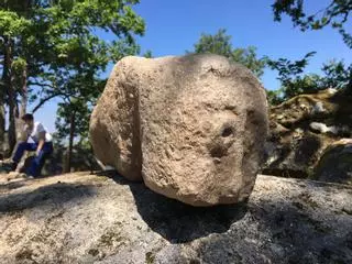 La excavación en la Cibdá de Armea descubre una cabeza antropomorfa de piedra del siglo I