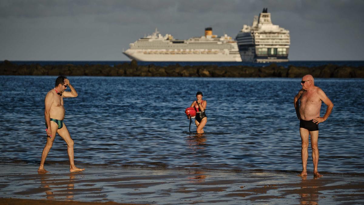 Cruceros en la playa de Las Teresitas.