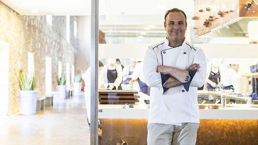 El chef Ángel León posee tres estrellas Michelín y está considerado como uno de los cocineros más vanguardistas del mundo.