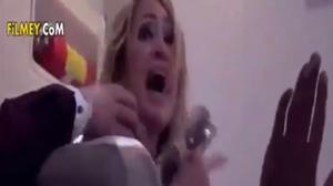 Un canal de televisió li gasta una broma pesada a Paris Hilton al fer-li creure que l’avió en què viatja està a punt d’estavellar-se.