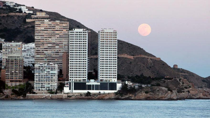 Cinco lugares para ver el eclipse de superluna en Alicante