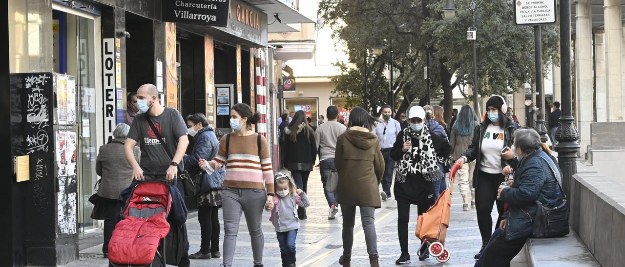 Más de 146.000 personas que viven en Castellón nacieron entre 1958 y 1977