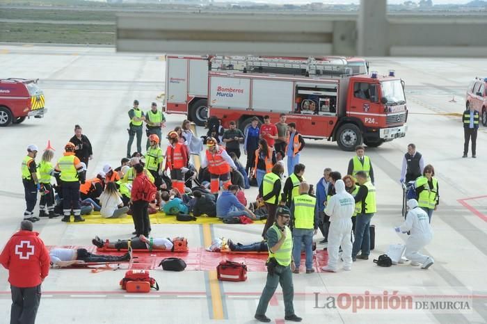 Simulan un accidente aéreo en aeropuerto