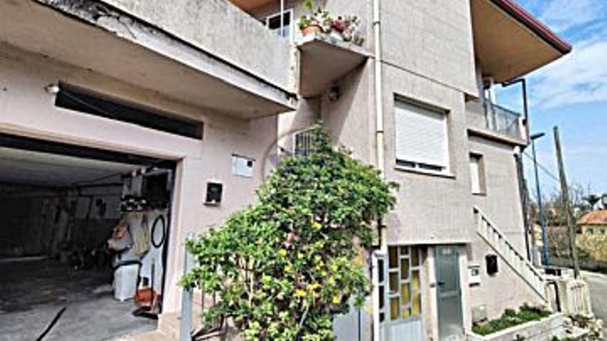 260.000 € Venta de casa en Matamá (Vigo) 110 m2, 3 habitaciones, 2 baños, 2.364 €/m2...