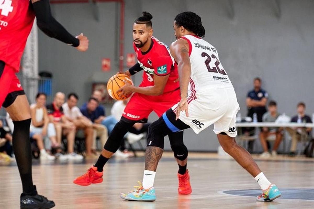 Gian Clavell en la pretemporada con el Coviran Granada
