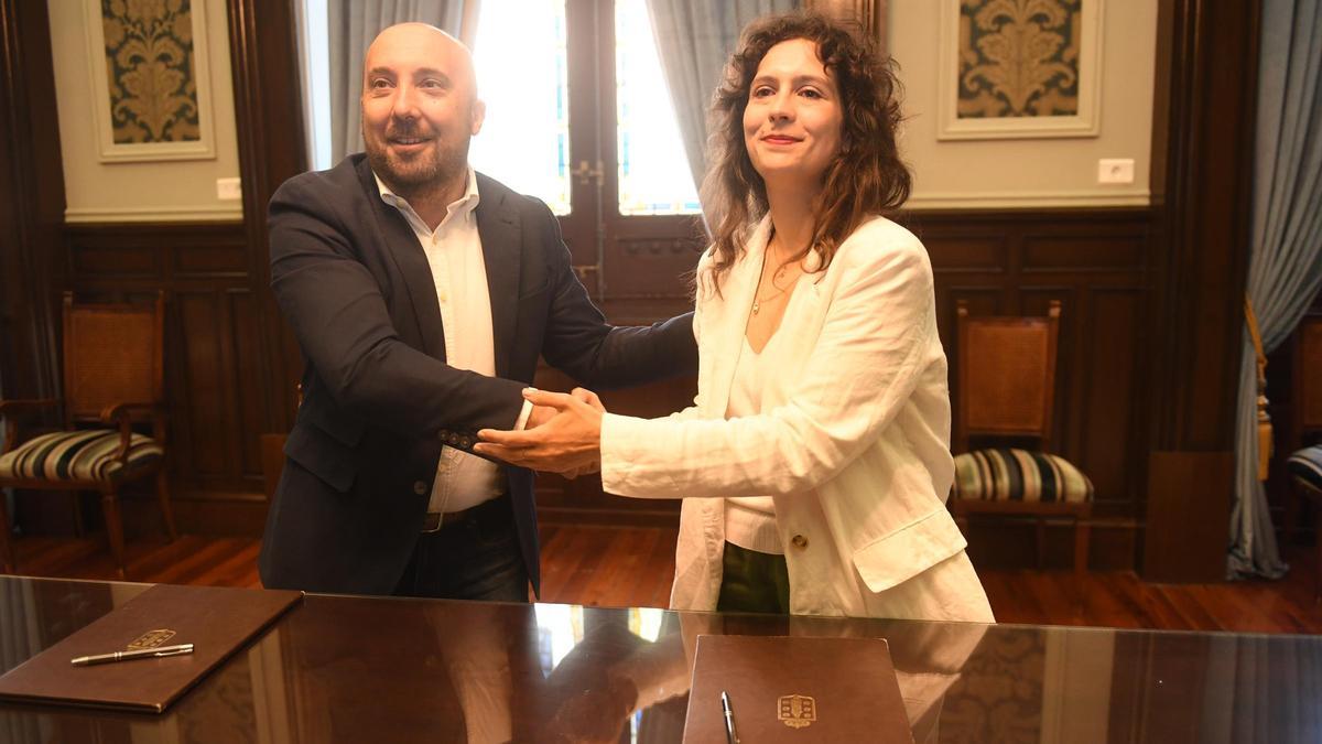 Firma del acuerdo de investidura entre el PSOE-BNG en A Coruña