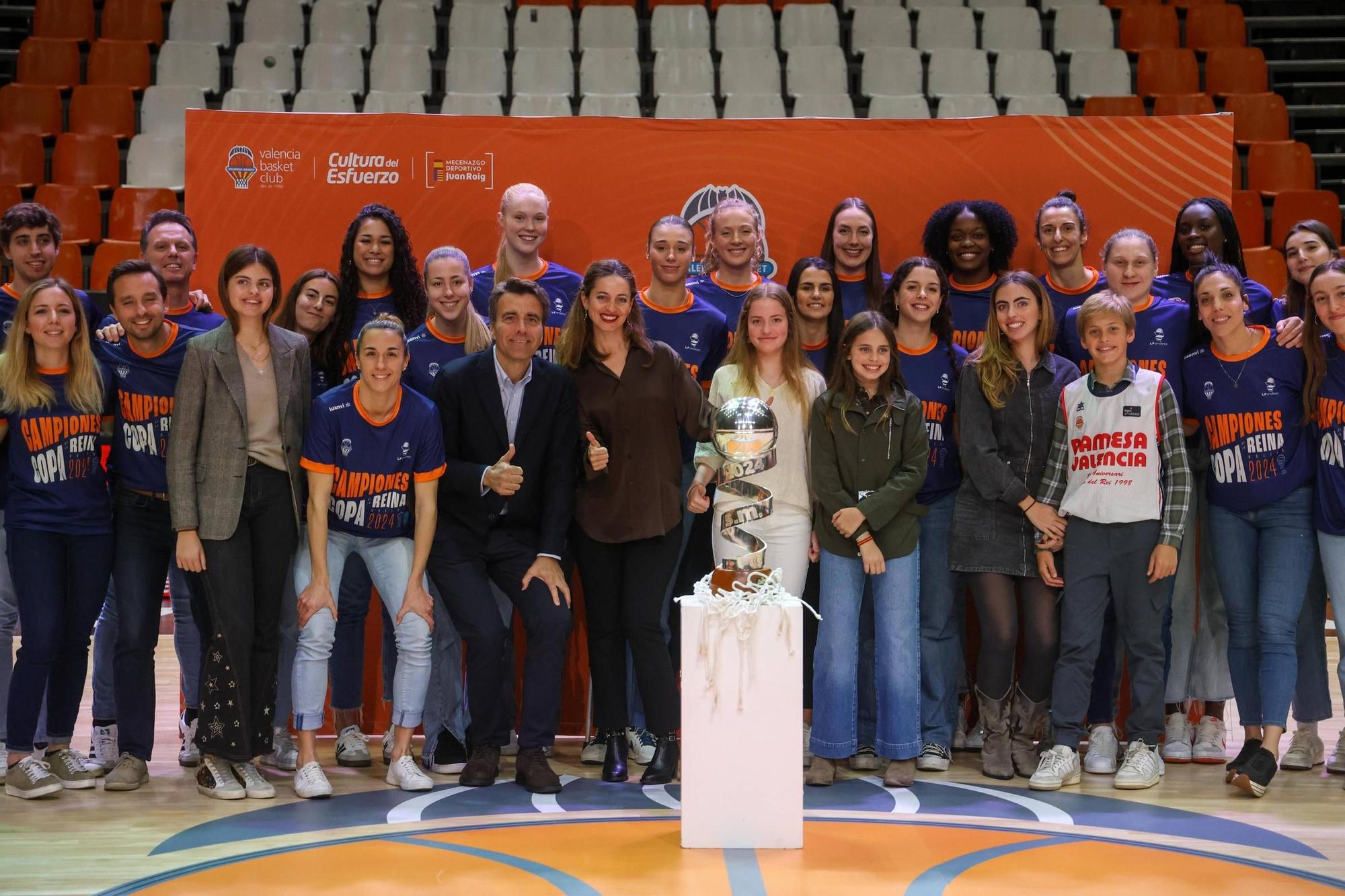 La fiesta llegó a la Fonteta: Así celebraron la Copa de la Reina